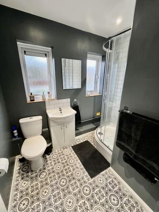 Immaculate 2 Bed Flat With Free Parking! Διαμέρισμα Γουάτφορντ Εξωτερικό φωτογραφία