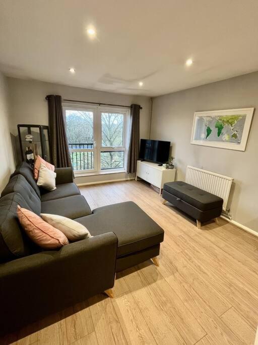 Immaculate 2 Bed Flat With Free Parking! Διαμέρισμα Γουάτφορντ Εξωτερικό φωτογραφία